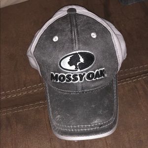 Gently used mens mossy oak hat